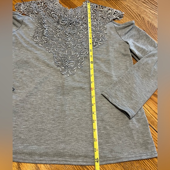 YOINS Sexy Cold Shoulder ~V-neck w/ Lace Insert - Picture 9 of 16